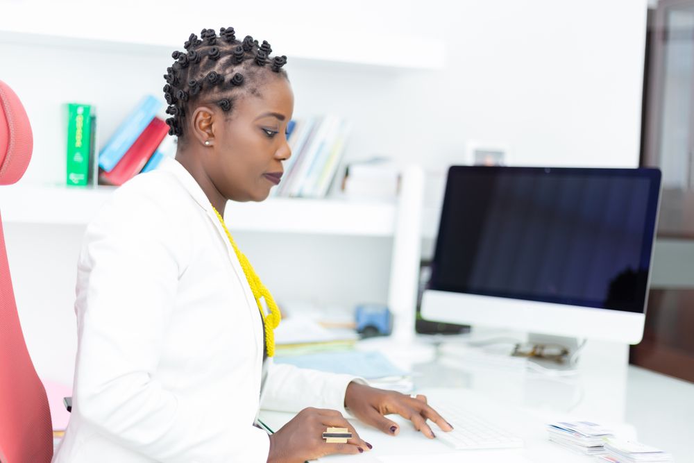 Dirigeante africaine en environnement professionnel